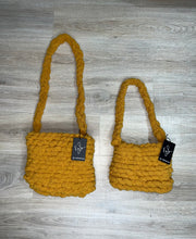 Load image into Gallery viewer, Crochet Purses
