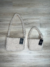 Load image into Gallery viewer, Crochet Purses
